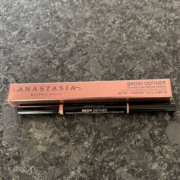 Anastasia Beverly Hills Brow Definer 3 in 1 Triangular Brow Pencil in Dark Brown - Picture 11 of 11